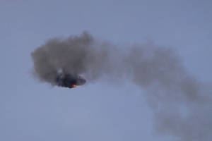 Der Zeppelin st&uuml;rzt brennend am Flugplatz Reichelsheim ab, der Pilot stirbt dabei